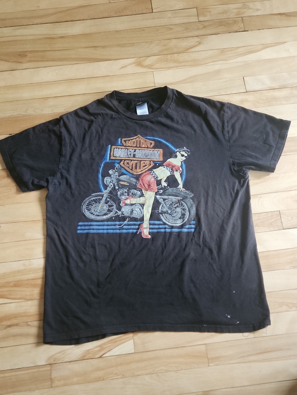 Harley-Davidson Black Tee with Red Pin-Up Graphic